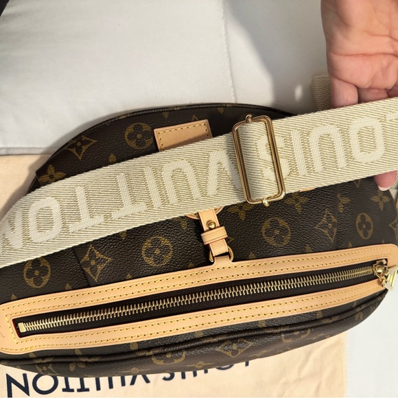 BNWT- Louis Vuitton Highrise MNG crossbody- bumbag - Picture 12 of 16